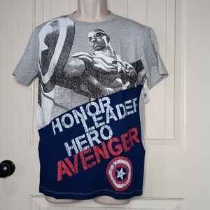 Disney Marvel Captain America Sam Wilson “HONOR LEADER HERO AVENGER” Shirt Sz S